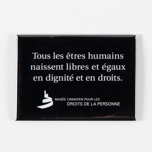 Magnet with the text “Tous les êtres humains naissent libres et égaux en dignité et en droits.” 